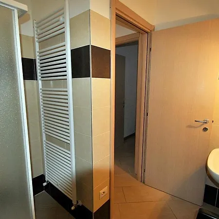 Piazzo Sleeps 4 Pool Wifi شقة فيركانا
